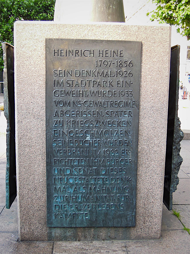 Erklärender Text am Heine-Denkmal
