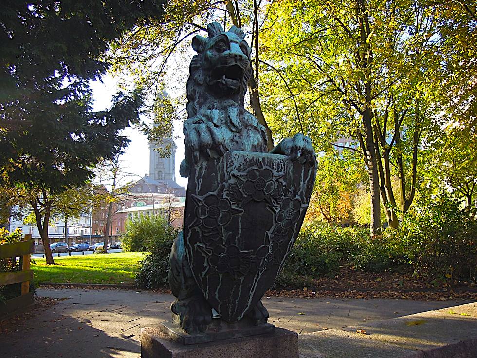 Löwe am Kaiser Karl der Große-Denkmal