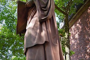 Johannes Bugenhagen-Statue mit Signatur E. Pfeiffer im Sockel