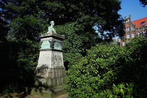 Das Denkmal für Johann Georg Repsold im Grünen