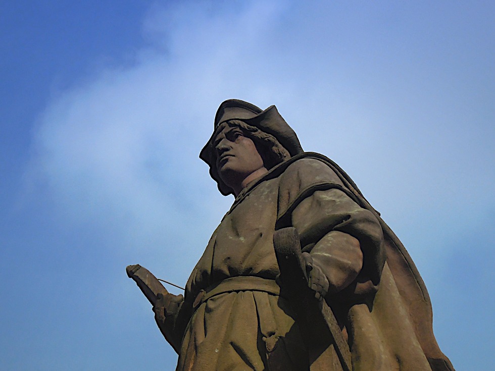 Christoph Kolumbus-Denkmal von schräg unten