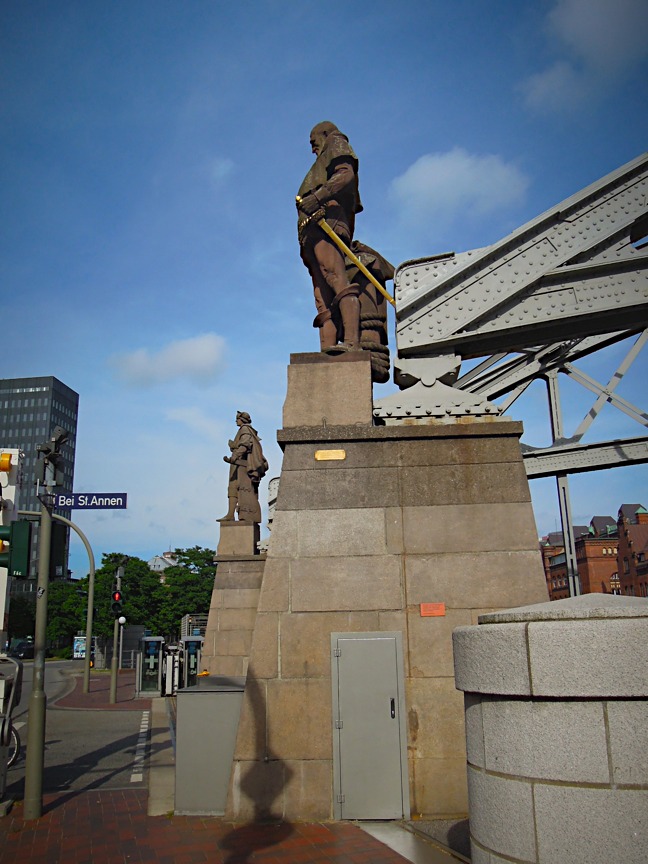 Statue von Vasco da Gama und von Christoph Kolumbus