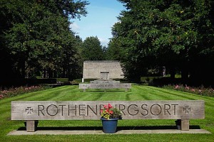 Südansicht des Mahnmals für Opfer des Bombenkrieges auf dem Ohlsdorfer Friedhof