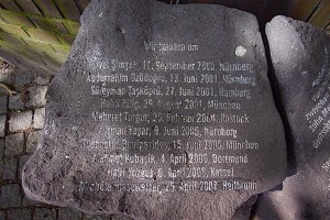 Stein mit Gedenkinschrift an NSU-Opfer