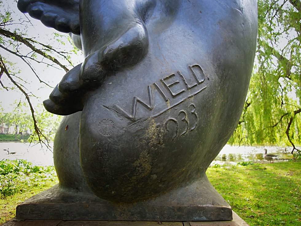 Signatur auf dem Denkmal für Heinrich Hertz