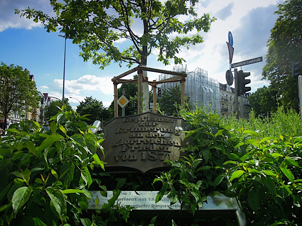 Erinnerungsplakette an der Friedenseiche in Eppendorf