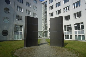 Zwei Metallpforten im Gedenken an die Exulanten aus Berchtesgaden