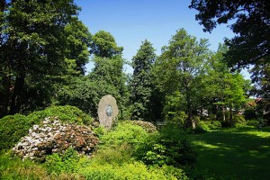 Ansicht des Bergedorfer Schlossgartens mit Jahn-Denkmal