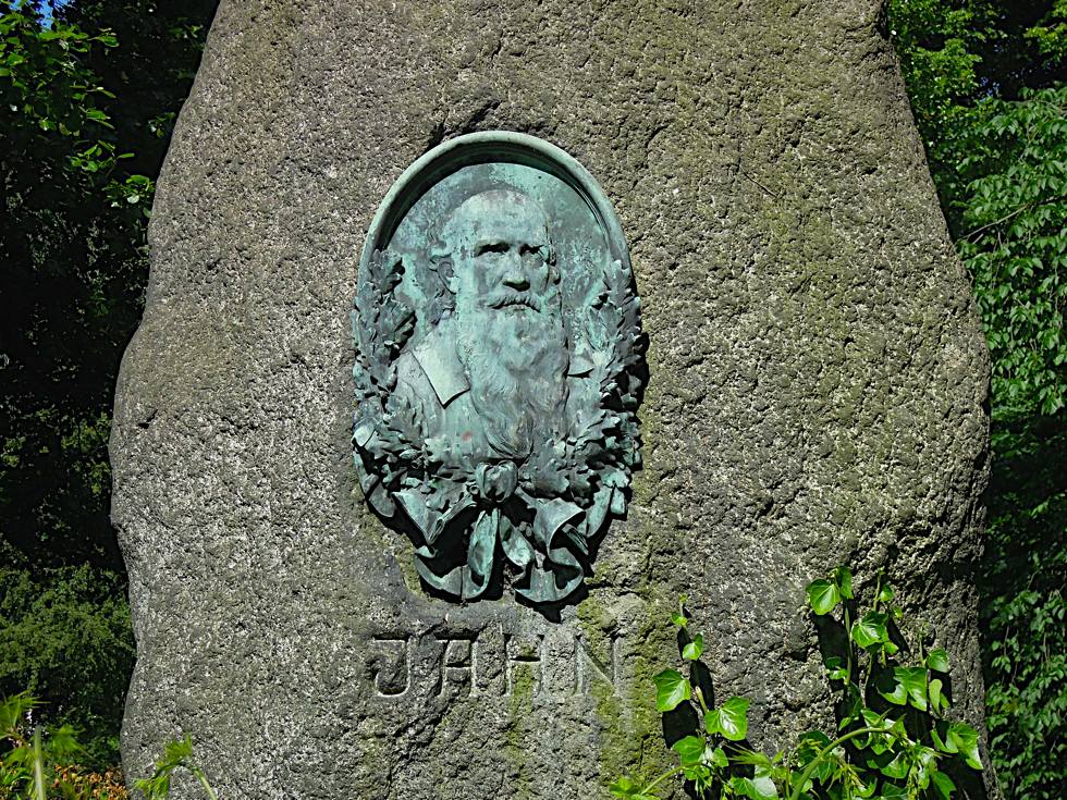Relief von Friedrich Ludwig Jahn auf einem Stein