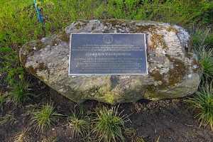 Stein mit Gedenktafel für Johan van Valckenburgh